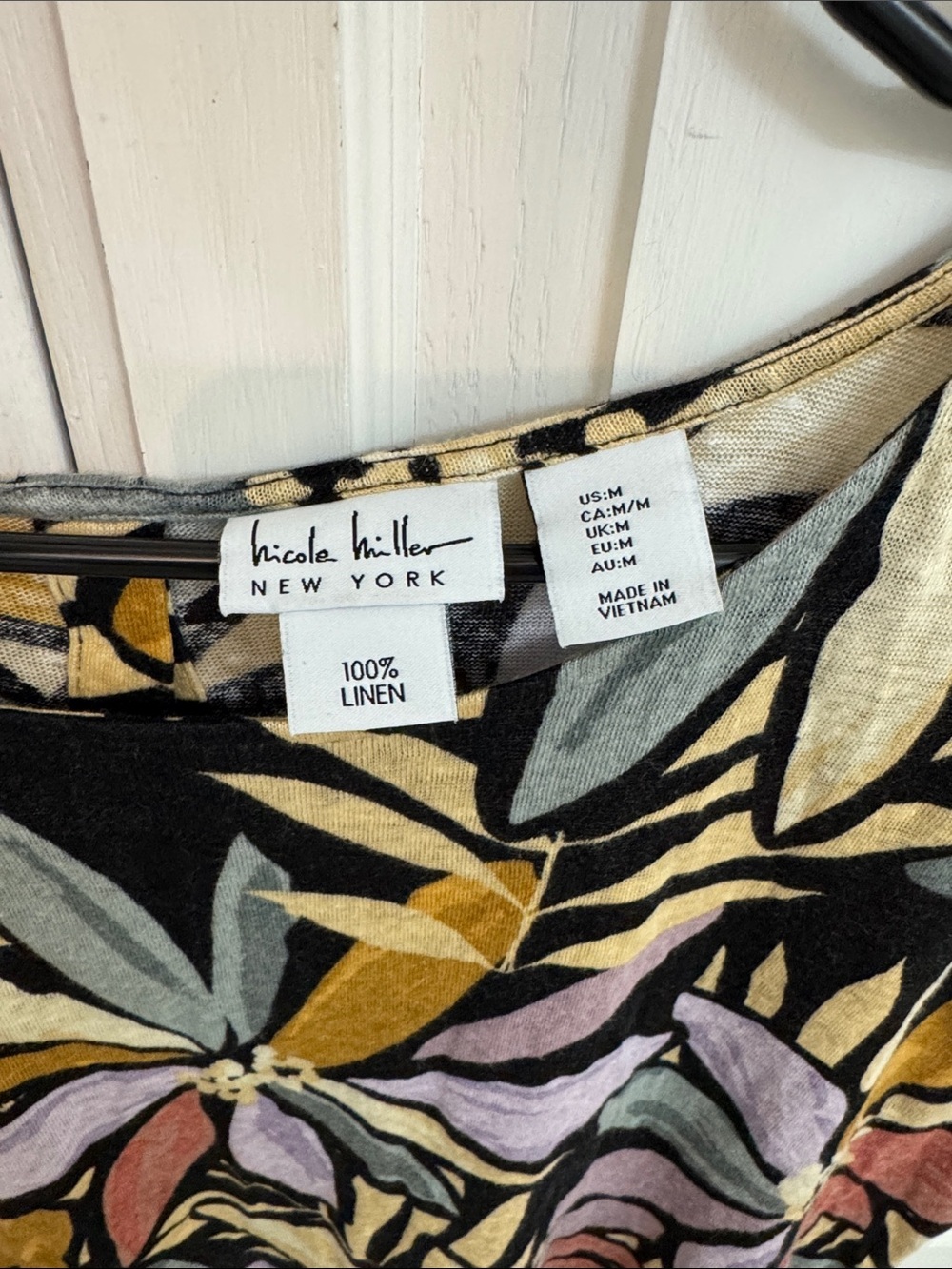Nicole Miller Black Floral Cap Sleeve Linen Tee with Multicolor Blooms. Size M - Picture 2 of 6